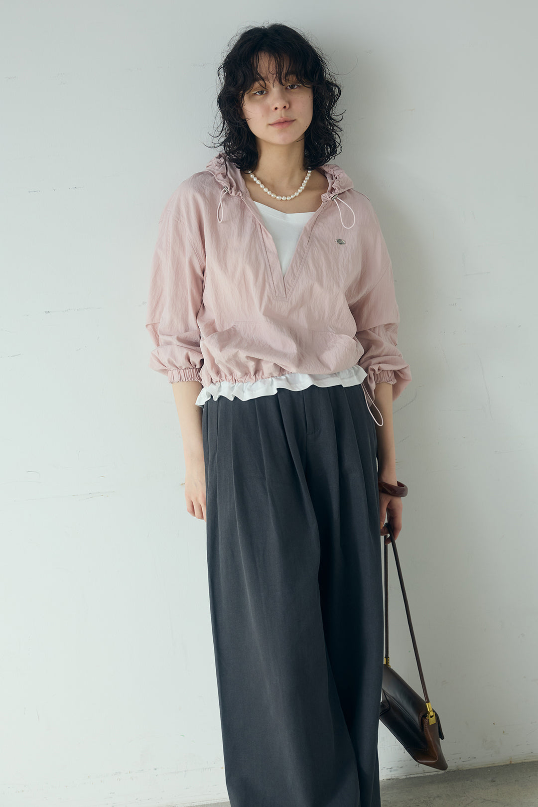 [SET]レイヤードデザインフーディートップス+サイド調整ベルトタックパンツ(2set)