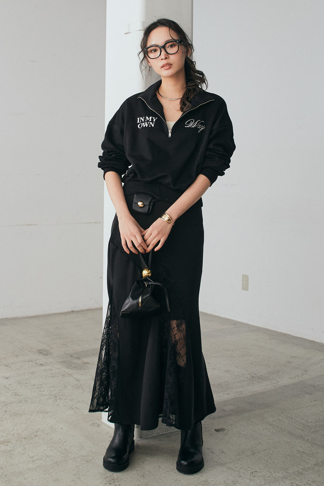 [SET]裏毛ロゴ刺繍ハーフZIPスウェット+刺繍レースデザインサテンスカート(2set)