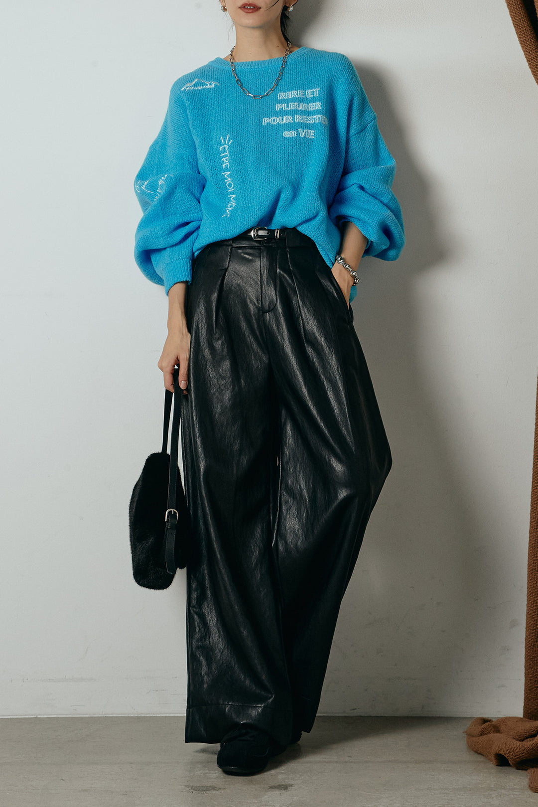 [SET]刺繍ロゴランダムデザインニットトップス+ベルト付きレザーライクタックパンツ(2set)