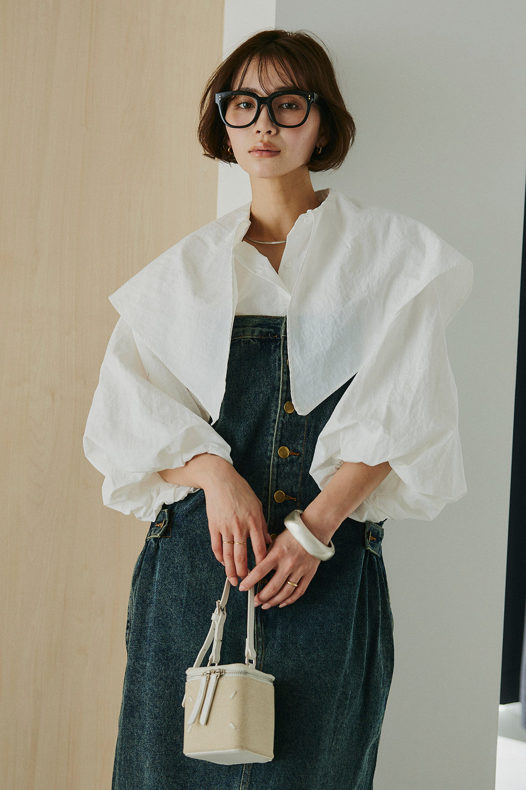 [SET]ケープカラーナイロンブラウス+配色ショルダーデニムサロペットスカート(2set)