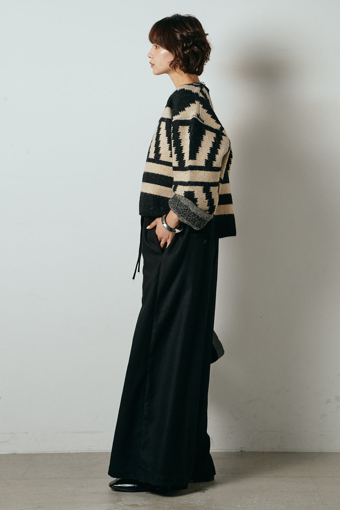 [SET]ノーカラー幾何学模様アウター+ウール混フランネルワイドサロペット(2set)
