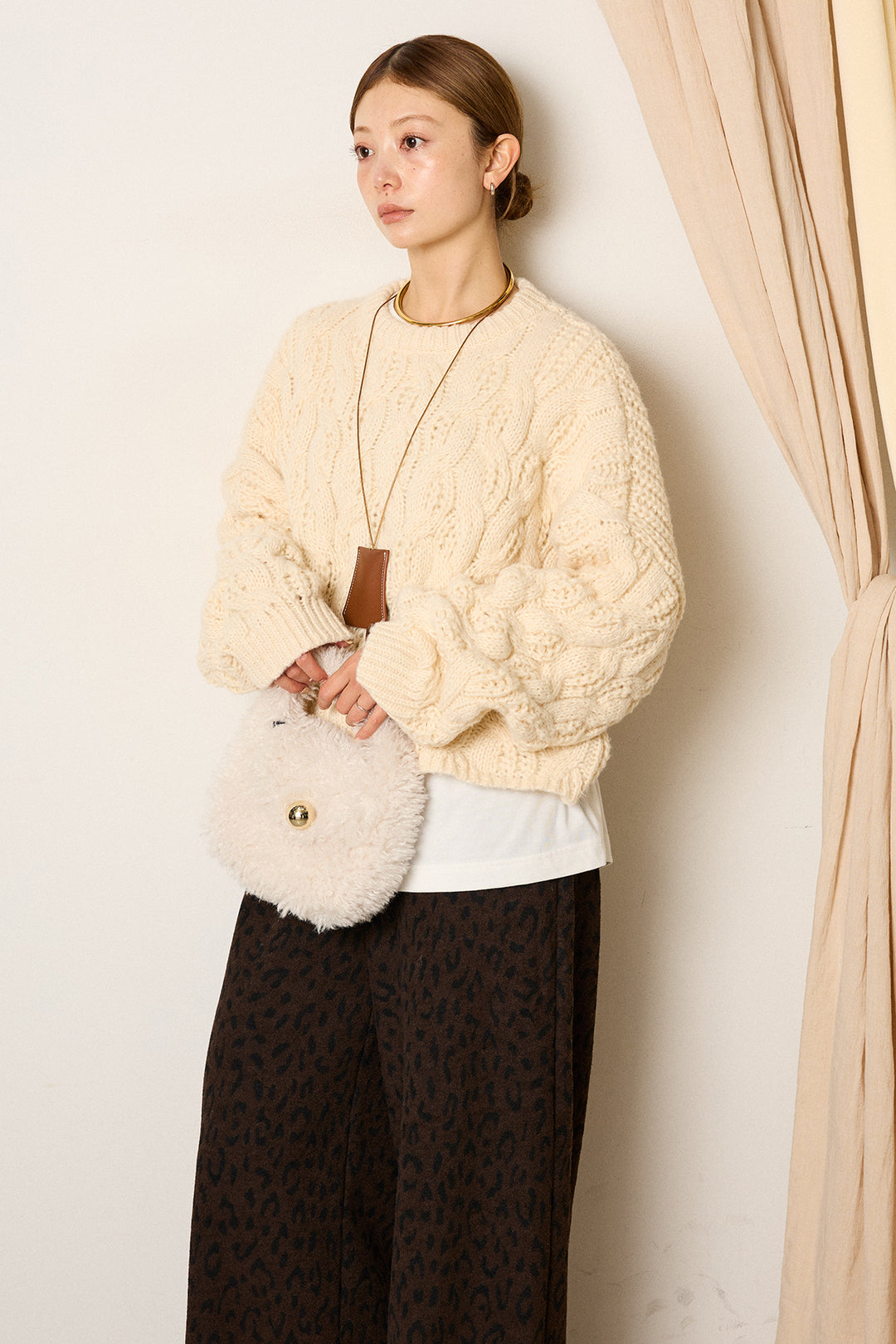 [SET]ケーブルリラックスショートニット+箔プリントBIGシルエットロングスリーブTシャツ+レオパードジャガードニットパンツ(3set)