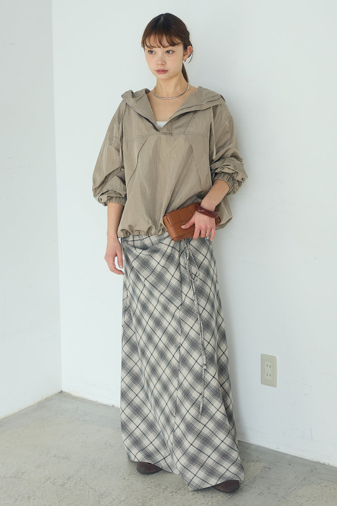 [SET]ナイロンフーディーブルゾンアウター+タータンチェック柄フロントデザインスカート(2set)