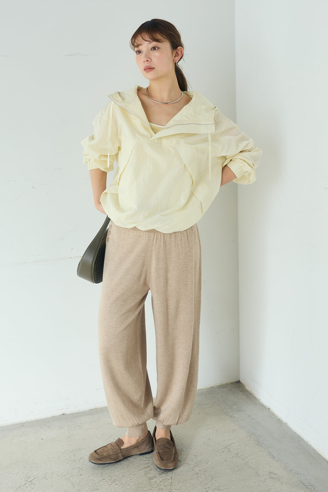 [SET]ナイロンフーディーブルゾンアウター+裾絞りリブニットパンツ(2set)