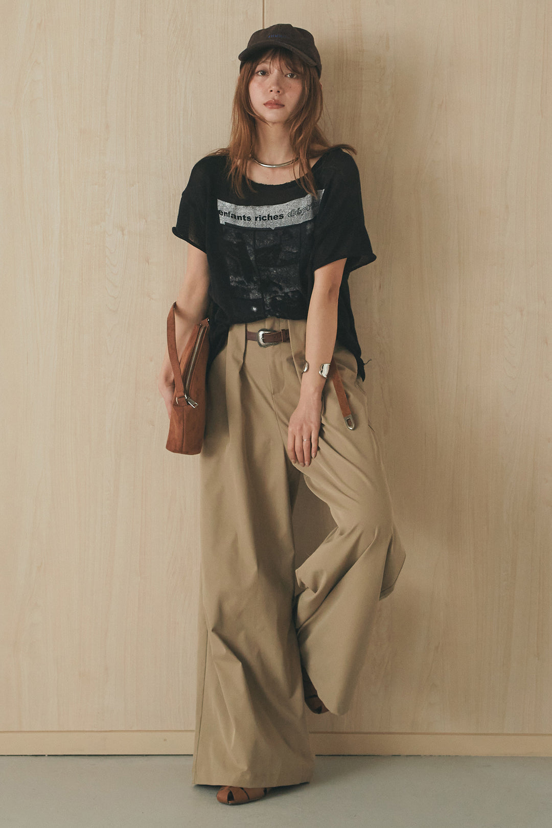 [SET]半袖モノトーングラフィックトップス+ベルトループデザインハイウエストタックパンツ(2set)