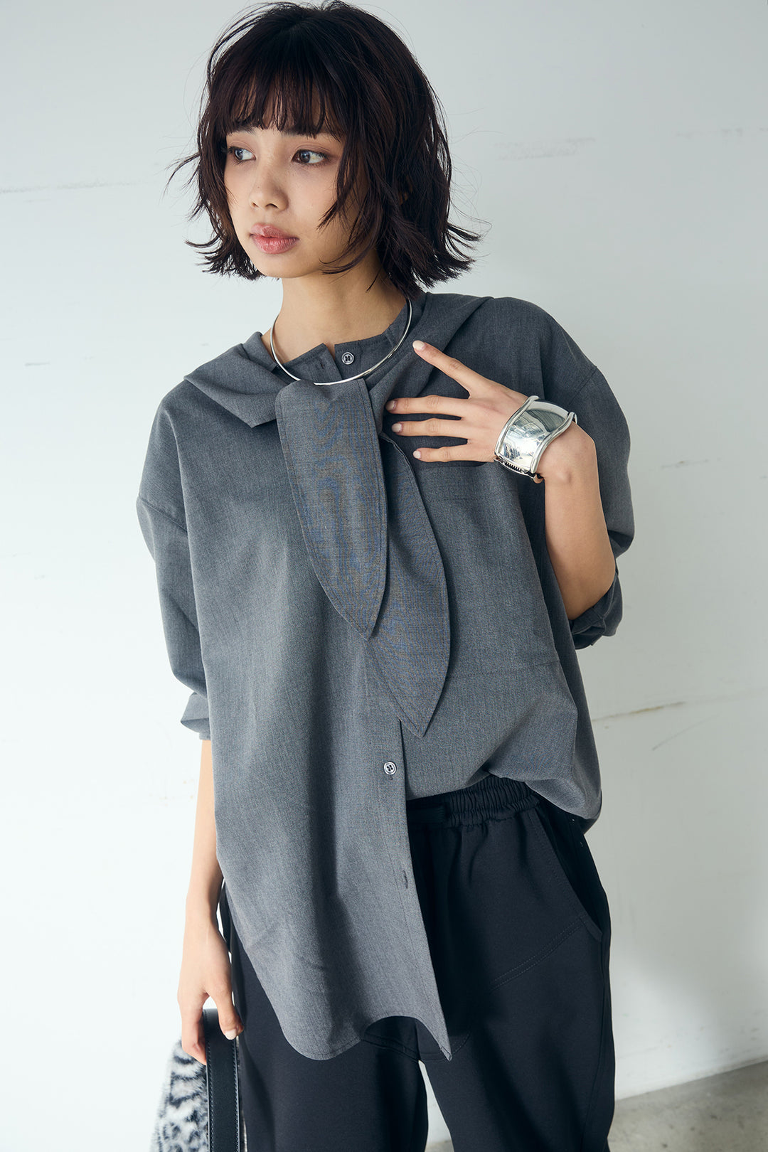 [SET]無地タイ付フーディーBIGシャツ+ランダムタックデザインワイドパンツ(2set)