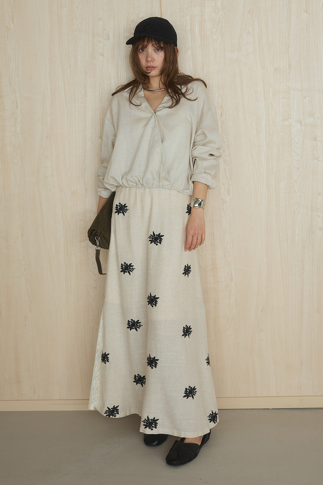 [SET]麻混襟付きトップス+レースコンビフラワー刺繍柄スカート(2set)