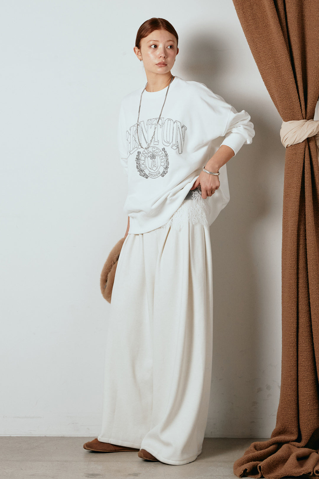 [SET]フロントロゴスウェットプルオーバー+フェイクレザー太ベルト付きタックワイドパンツ(2set)