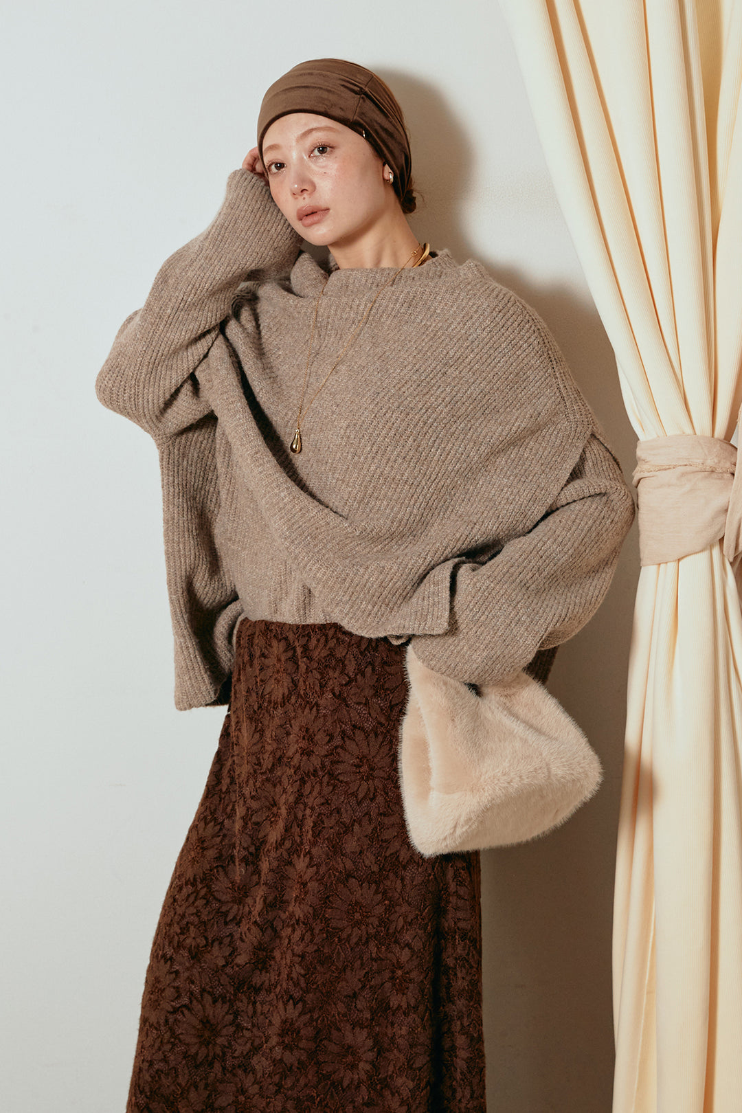 [SET]ケープデザインリブニットトップス+花柄刺繍ベロアフレアスカート(2set)