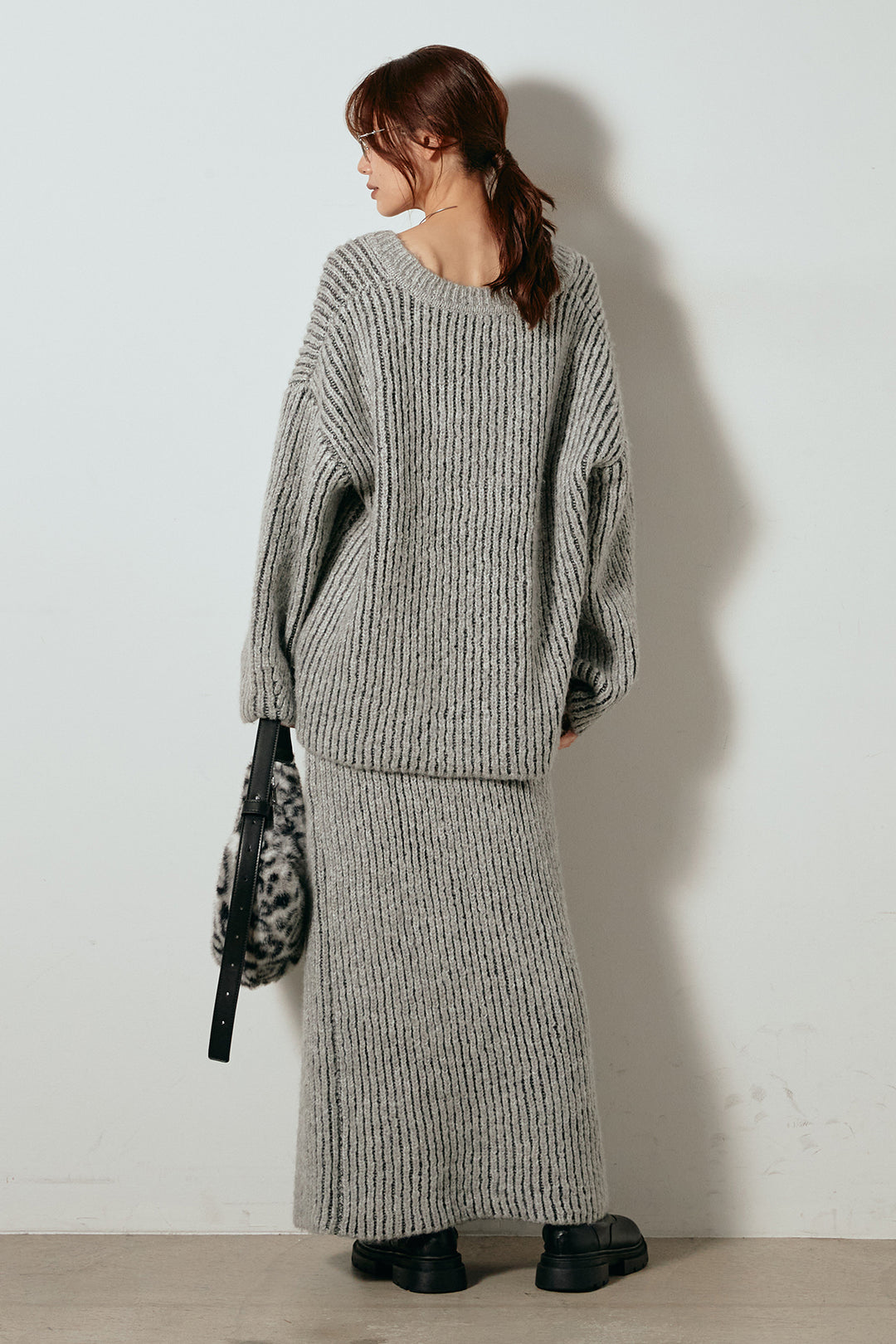 [SET]アルパカタッチ深Vニットトップス+アルパカタッチニットタイトスカート(2set)