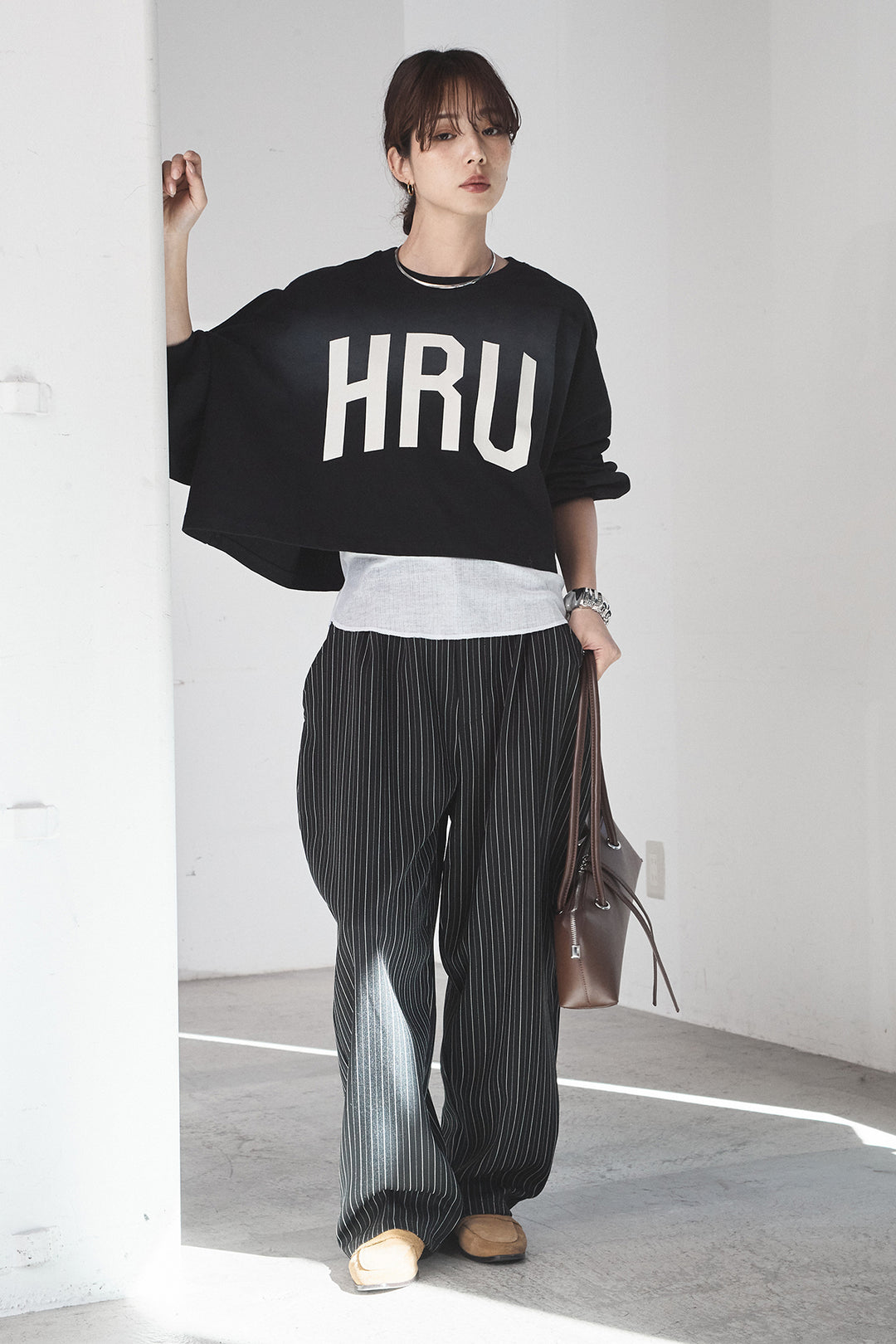 [SET]ビッグロゴHRU袖ボリュームトップス+リブシアークルーネック長袖トップス+ヘリンボーンストライプツータックパンツ(3set)
