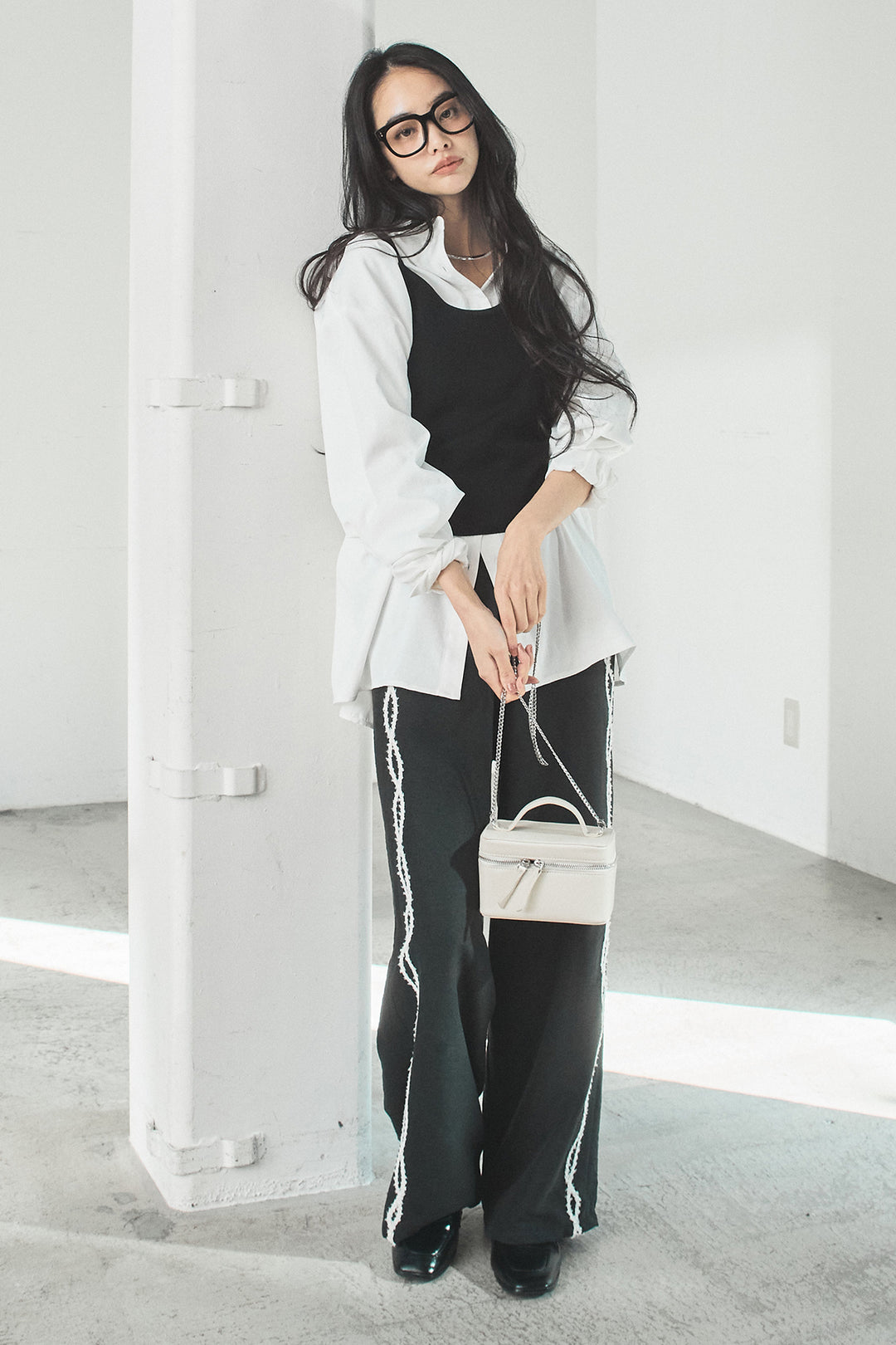 [SET]ニットキャミ付きシャツ+刺繡テープラインパンツ(2set)