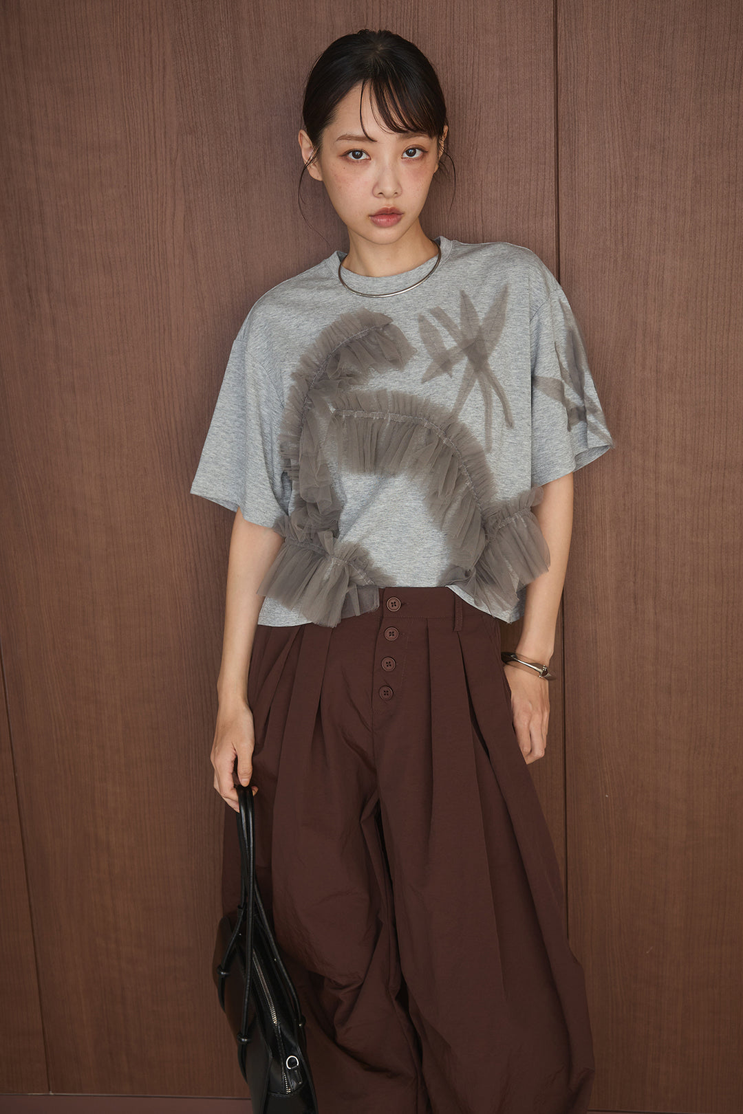 [SET]チュールモチーフデザインTシャツ+ボタンデザインニーサイドタックパンツ(2set)