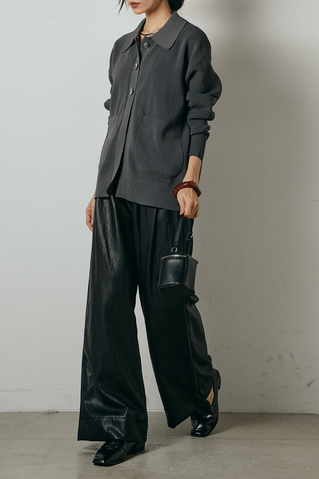 [SET]メタル釦衿付きニットカーディガン+ベルト付きレザーライクタックパンツ(2set)