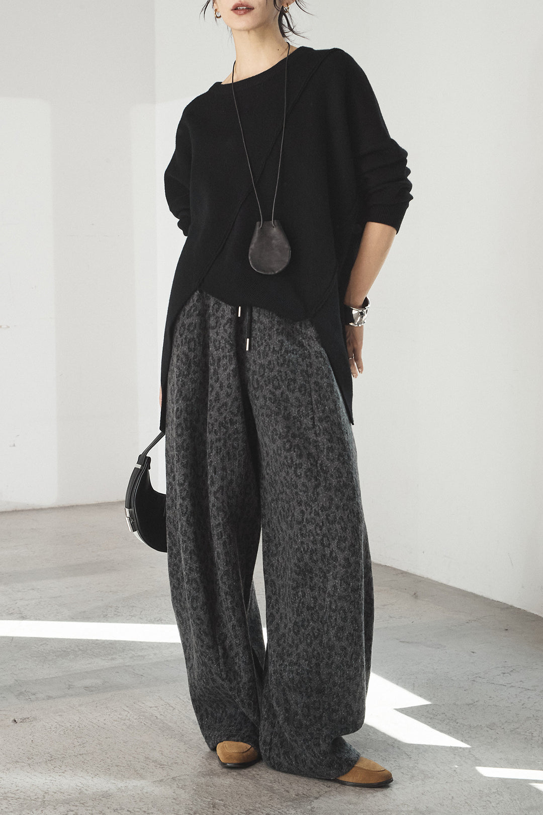 [SET]アシンメトリーデザインニットトップス+リラックスレオパード柄ワイドパンツ(2set)