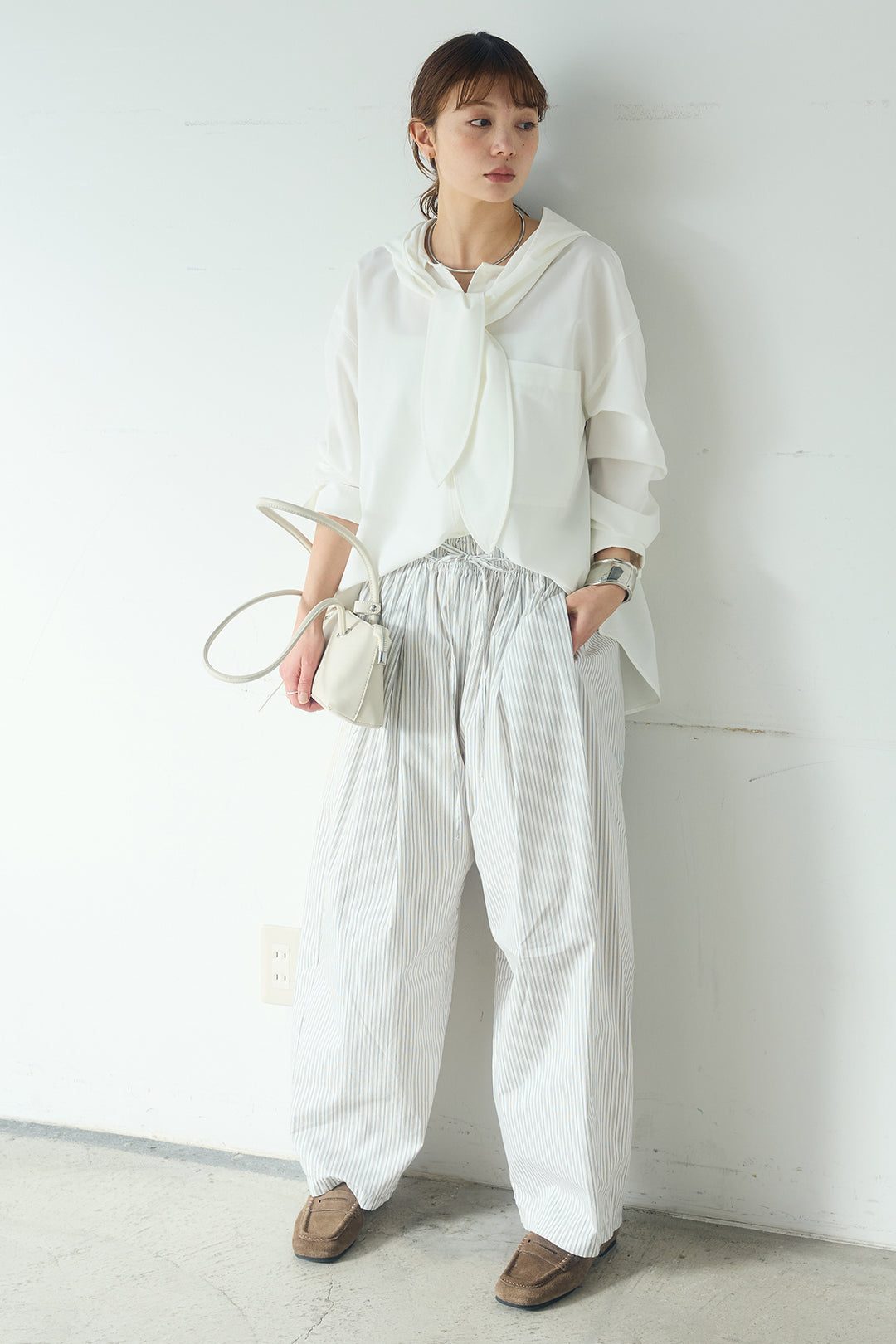 [SET]無地タイ付フーディーBIGシャツ+ランダムストライプタックギャザーパンツ(2set)