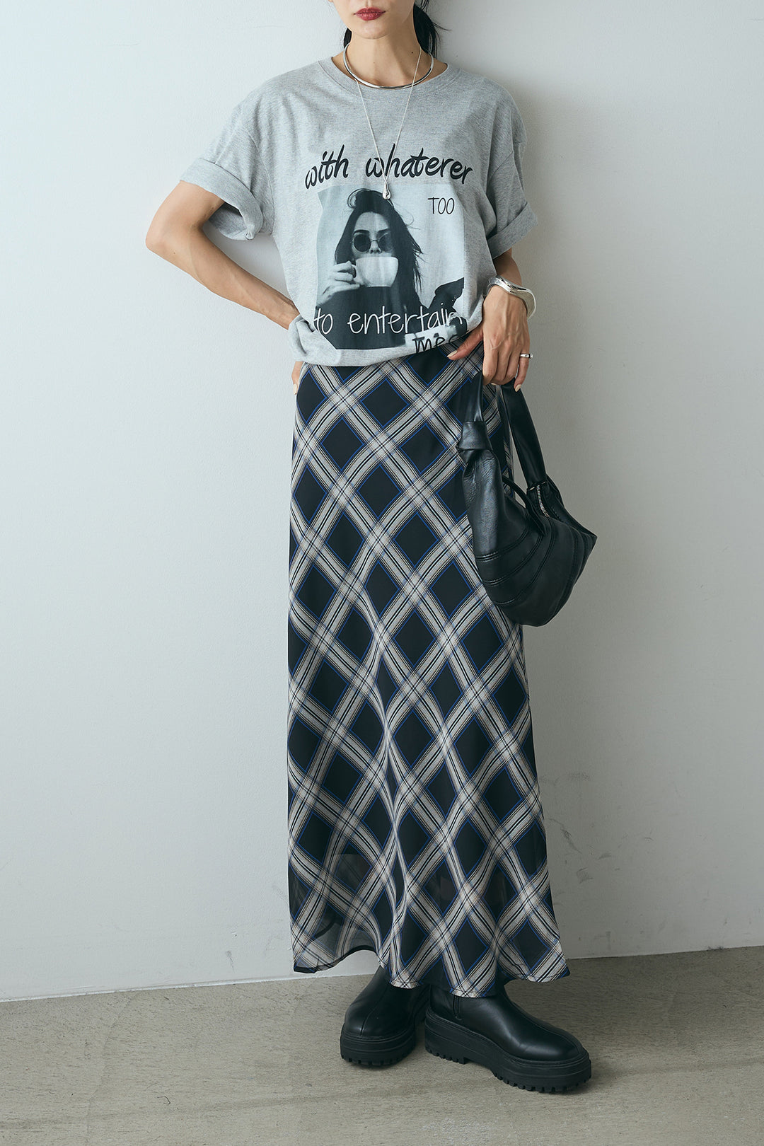 [SET]モノトーンフォトプリントTシャツ+マルチ柄シアースカート(2set)