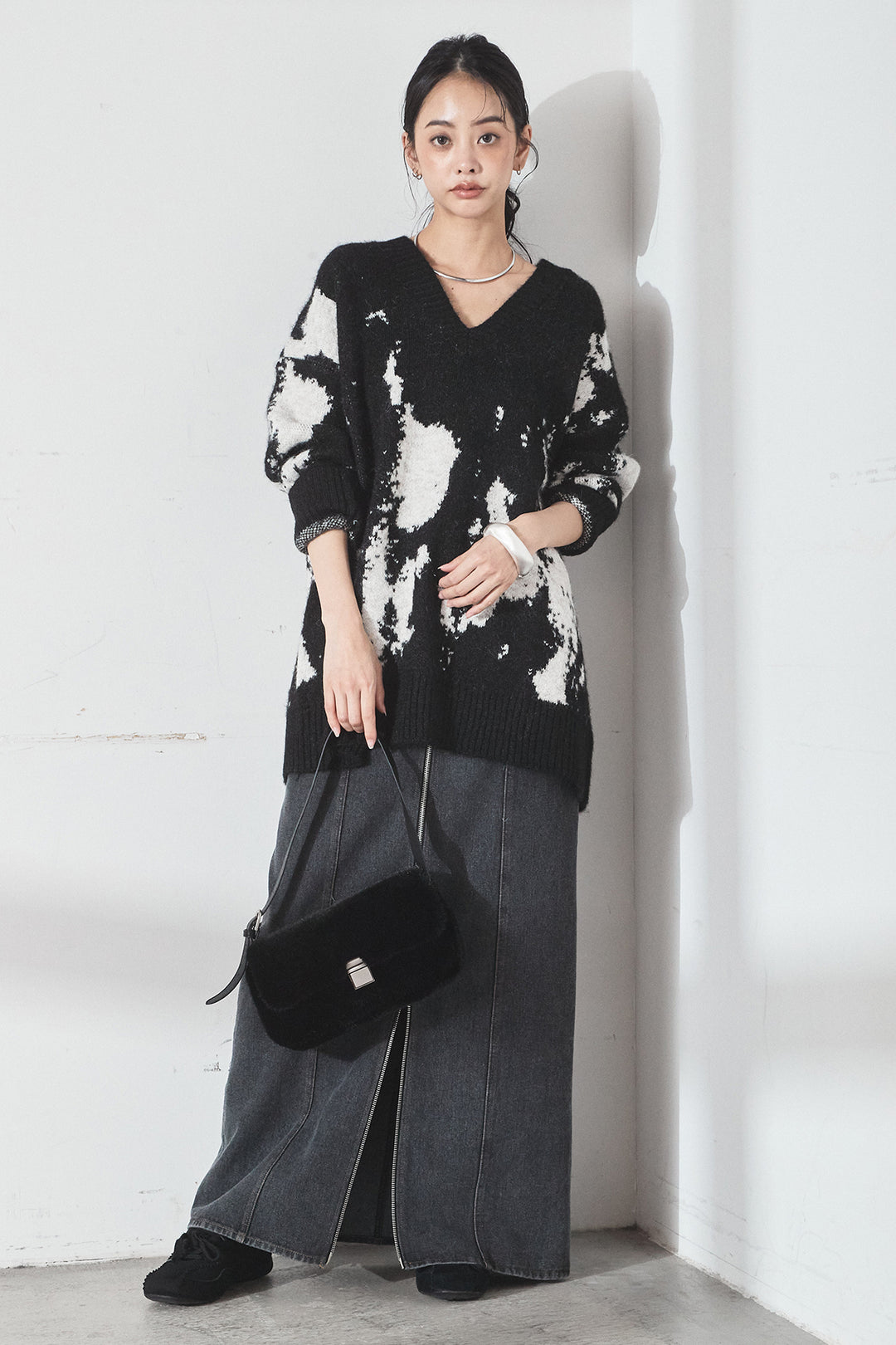 [SET]アブストラクト柄ニットプルオーバー+フロントジップデニムスカート(2set)