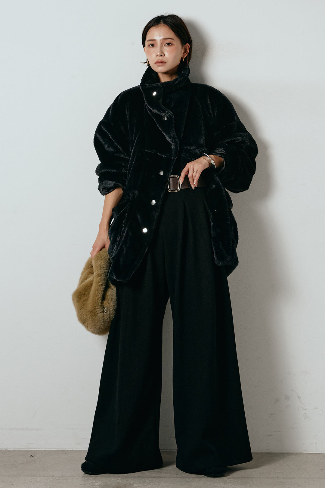 [SET]スタンドネックファーコート+フェイクレザー太ベルト付きタックワイドパンツ(2set)