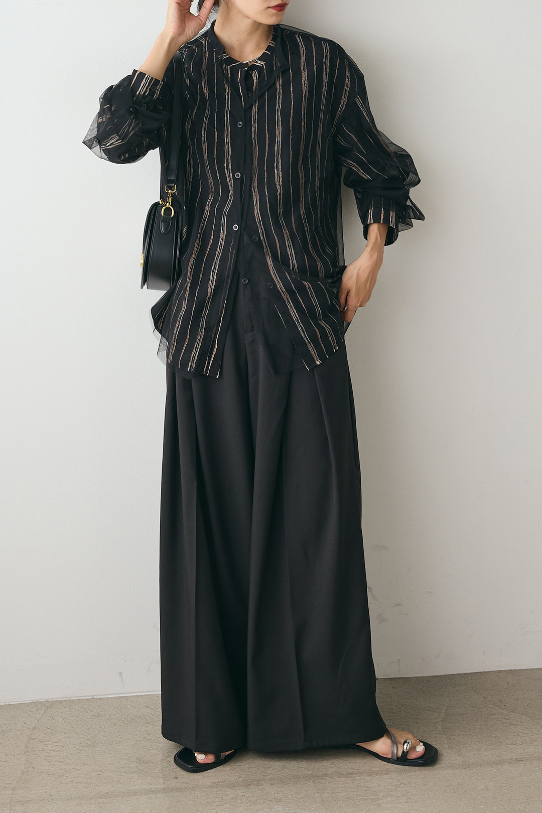 [SET]バンドカラー手書き風ライン柄シャツ+バンドカラー重ねシアーシャツ+フェイクレザーベルトセンタータックパンツ(3set)