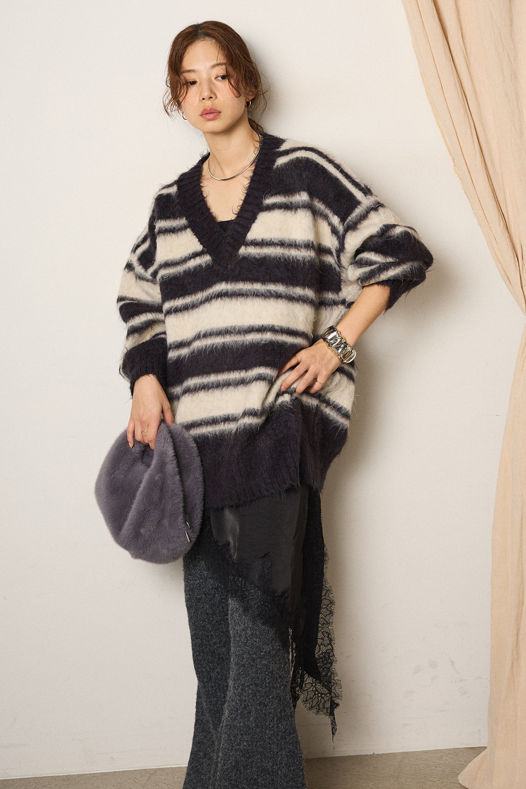 [SET]ルーズVネックボーダーニットトップス+レースドッキングサテンキャミソール+杢ニットリブフレアパンツ(3set)