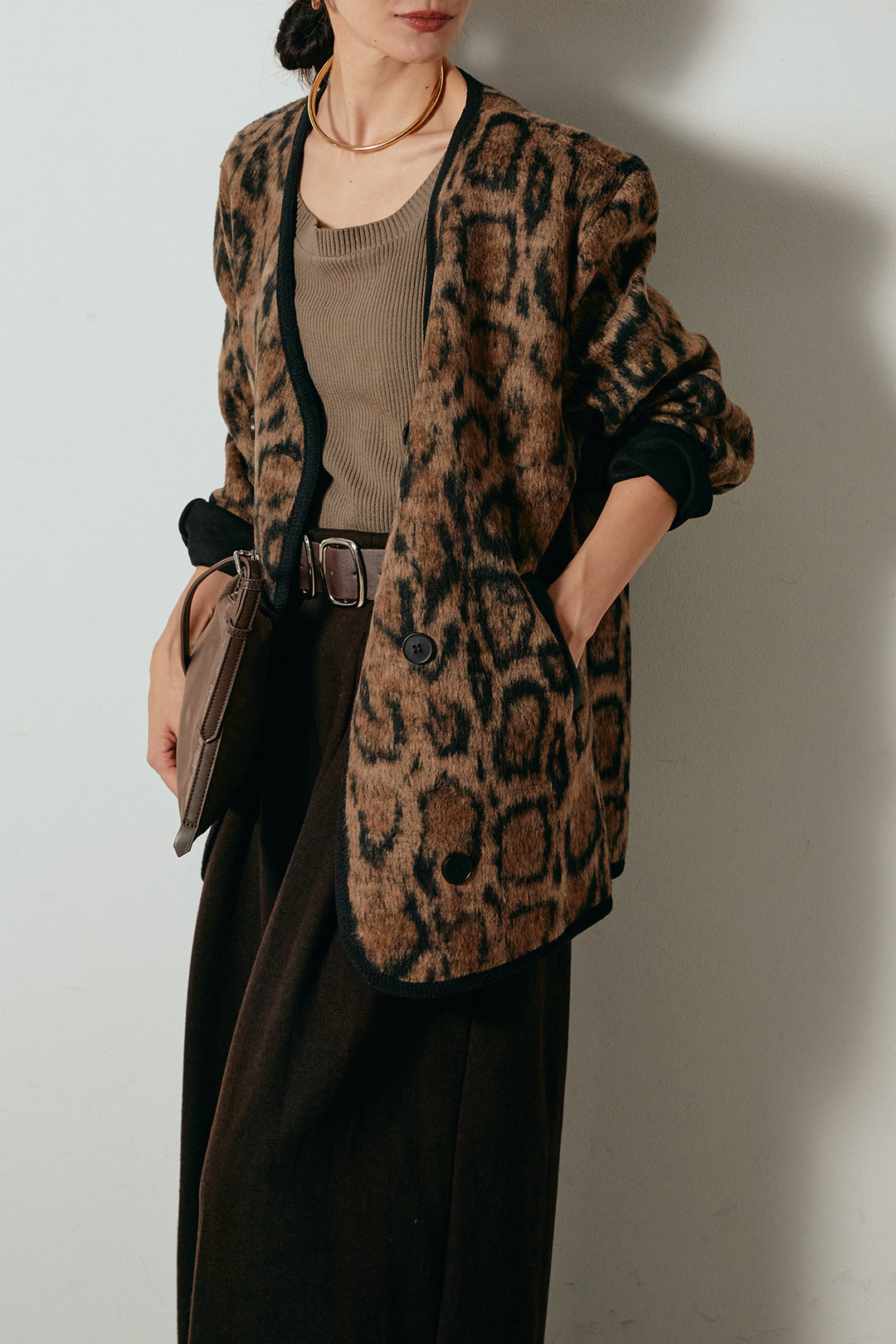 [SET]ノーカラーレオパード柄アウター+フェイクレザー太ベルト付きタックワイドパンツ(2set)