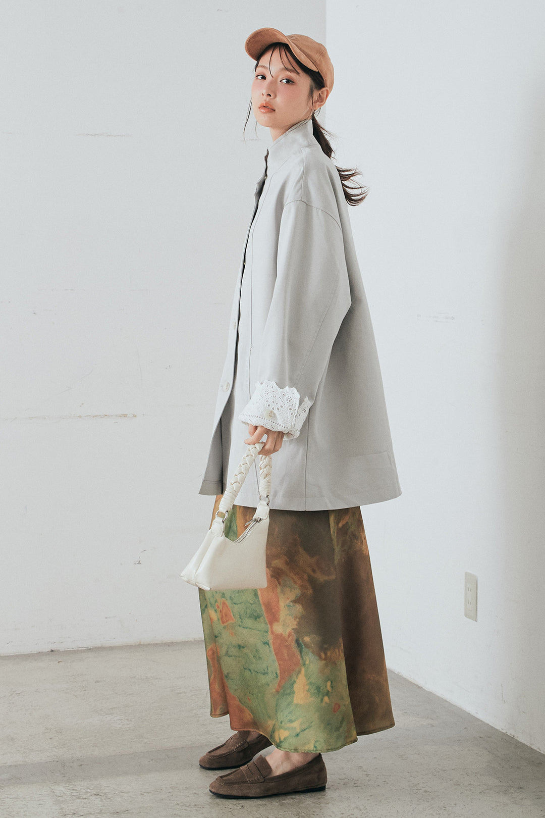 [SET]袖折り返しレースデザインアウター+ニュアンス柄サテンスカート(2set)