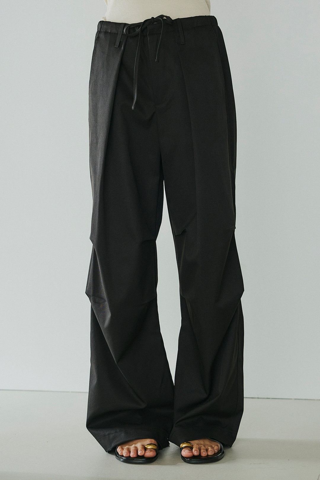 [SET]天竺ナイロンドッキングビスチェ風トップス+ニーサイドタックウエストドロスパンツ(2set)