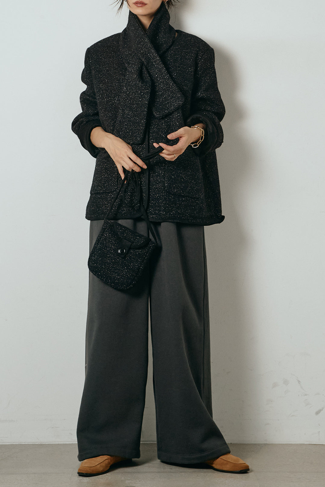 [SET]ノーカラーマフラーバッグ付きアウター+裏起毛スウェットワイドパンツ(2set)