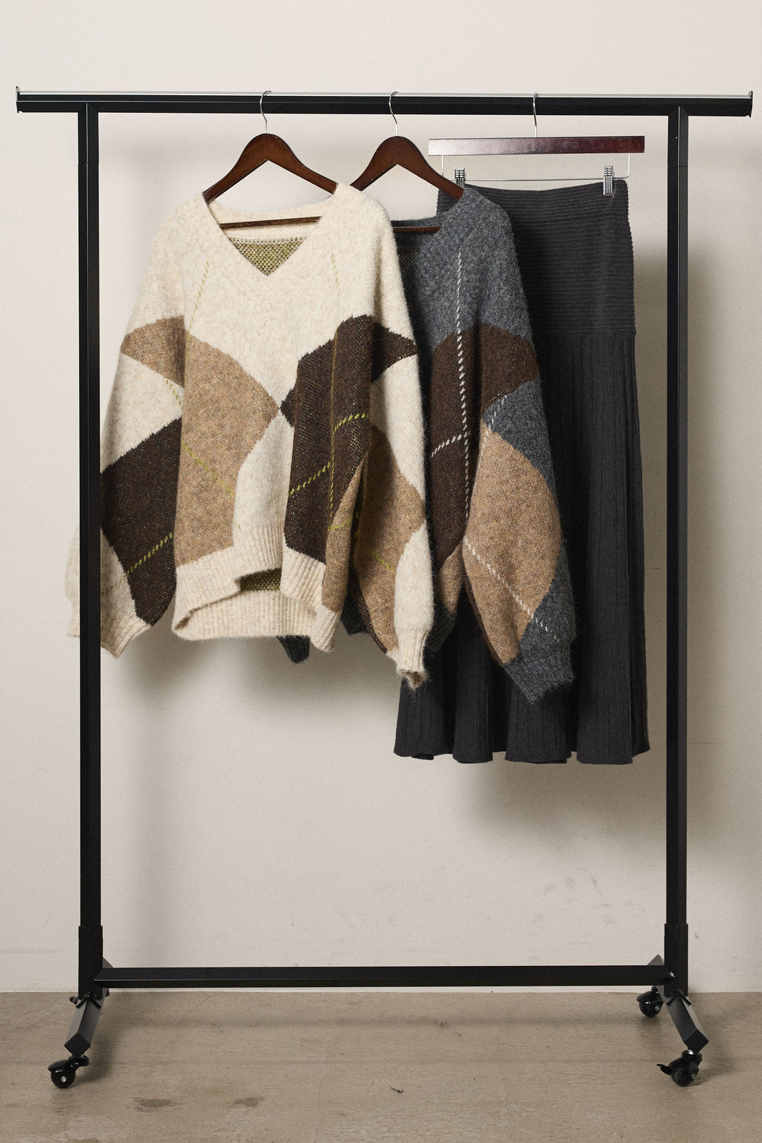 【着回しセット】[SET]ルーズアーガイルVネックニット+ルーズアーガイルVネックニット+編み地切り替えフレアニットスカート(3set)