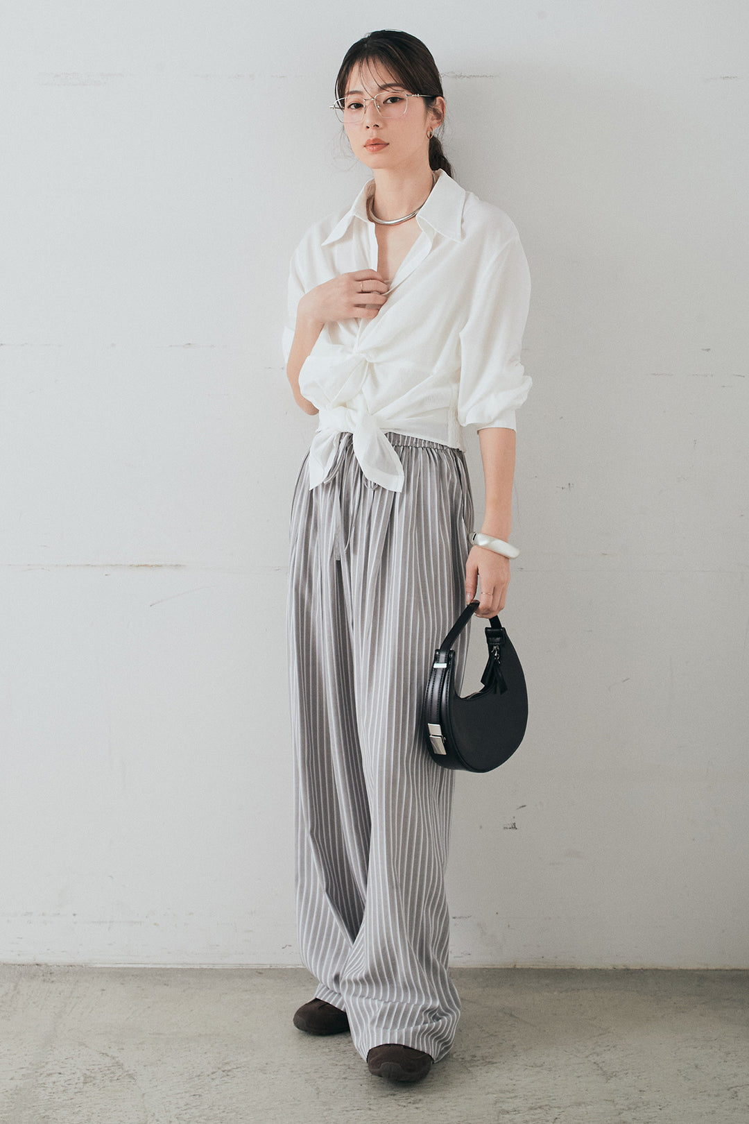[SET]裾巻きツイストデザインシャツ+レーヨンストライプイージーワイドパンツ(2set)