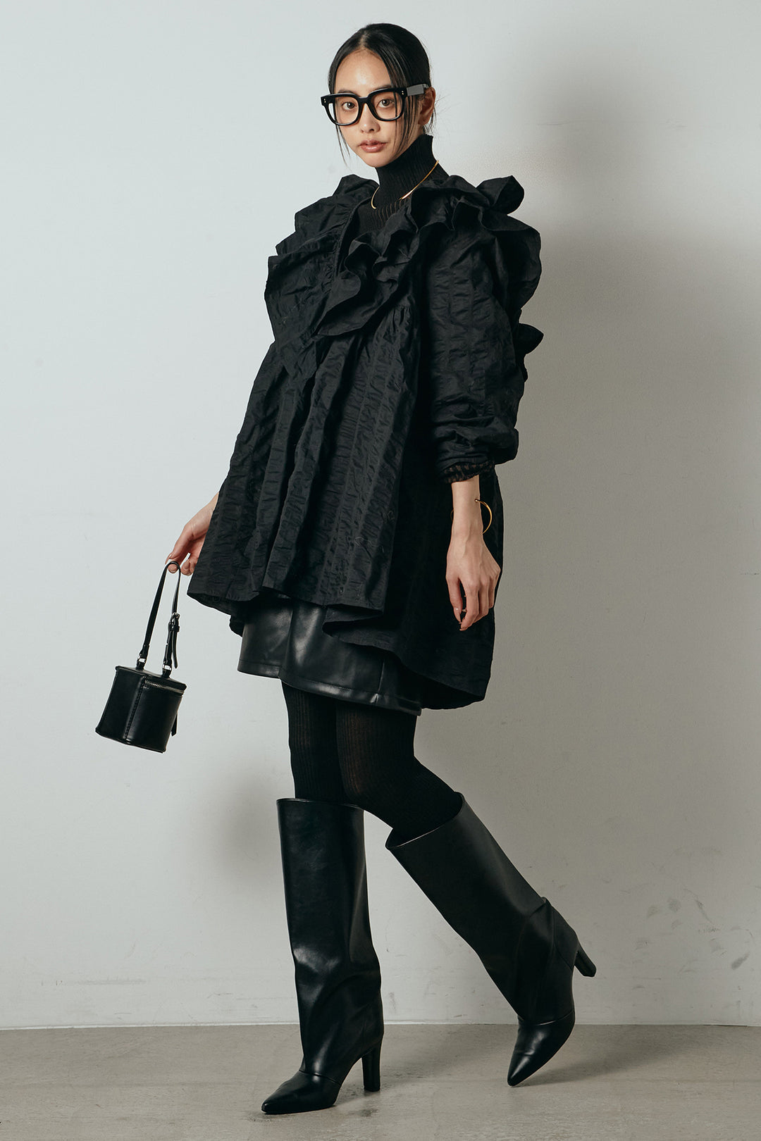 [SET]Vネックフリルカラーブラウス+リブニットシームレスタートルプルオーバー+ストレッチエコレザーバミューダパンツ(3set)