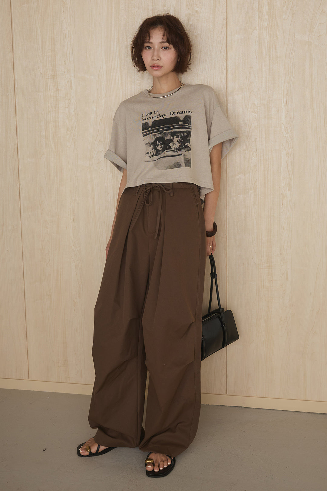 [SET]グラフィックサムデイワイドクロップドT+ニーサイドタックウエストドロストパンツ(2set)