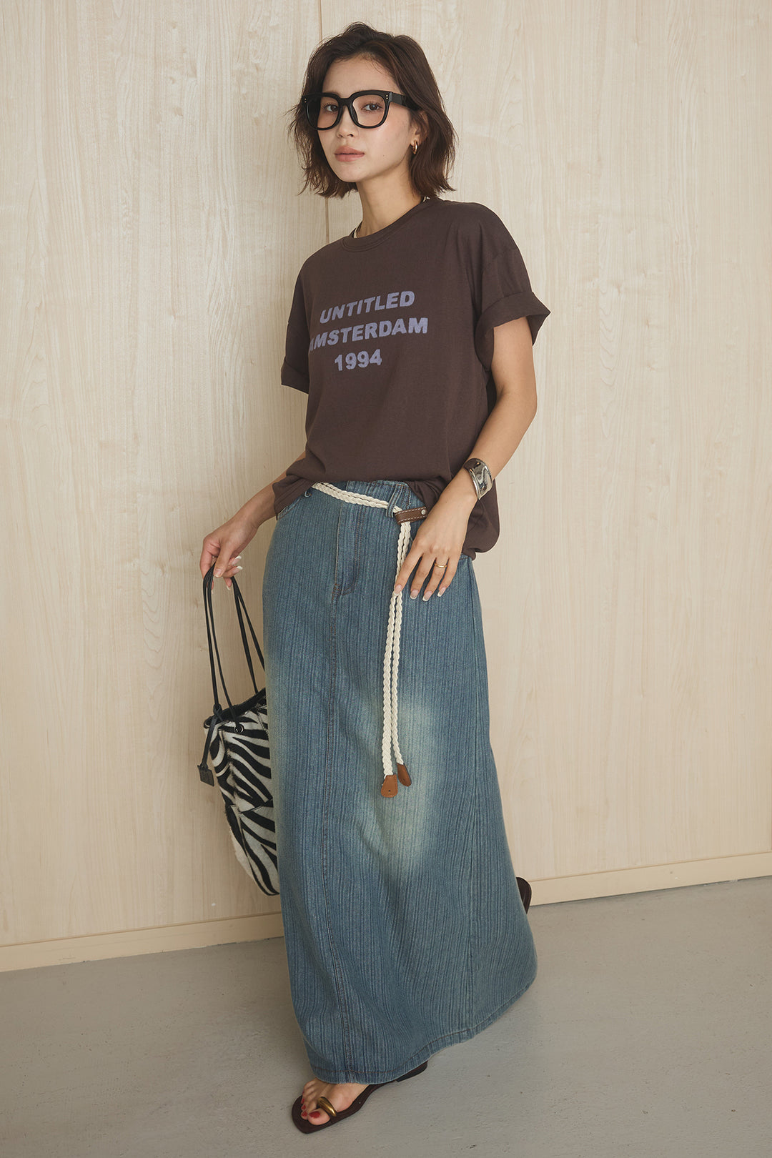 [SET]英字フロントロゴプリントTシャツ+ベルト付きデニムタイトスカート(2set)