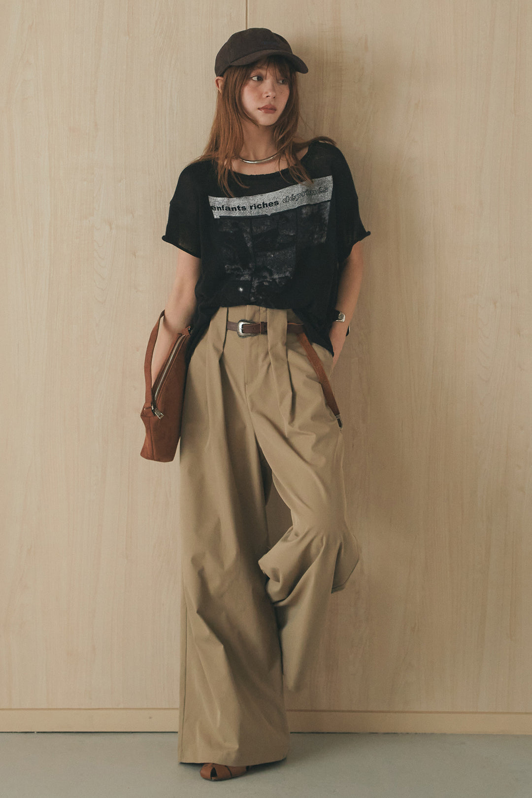 [SET]半袖モノトーングラフィックトップス+ベルトループデザインハイウエストタックパンツ(2set)
