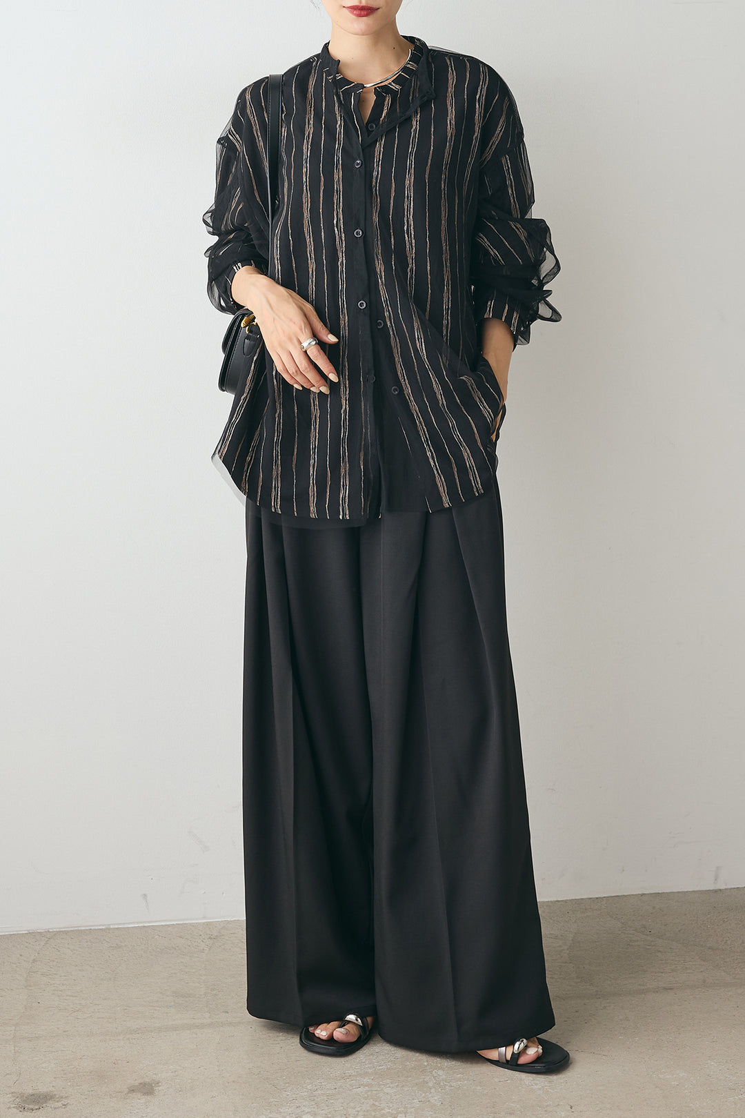 [SET]バンドカラー手書き風ライン柄シャツ+バンドカラー重ねシアーシャツ+フェイクレザーベルトセンタータックパンツ(3set)