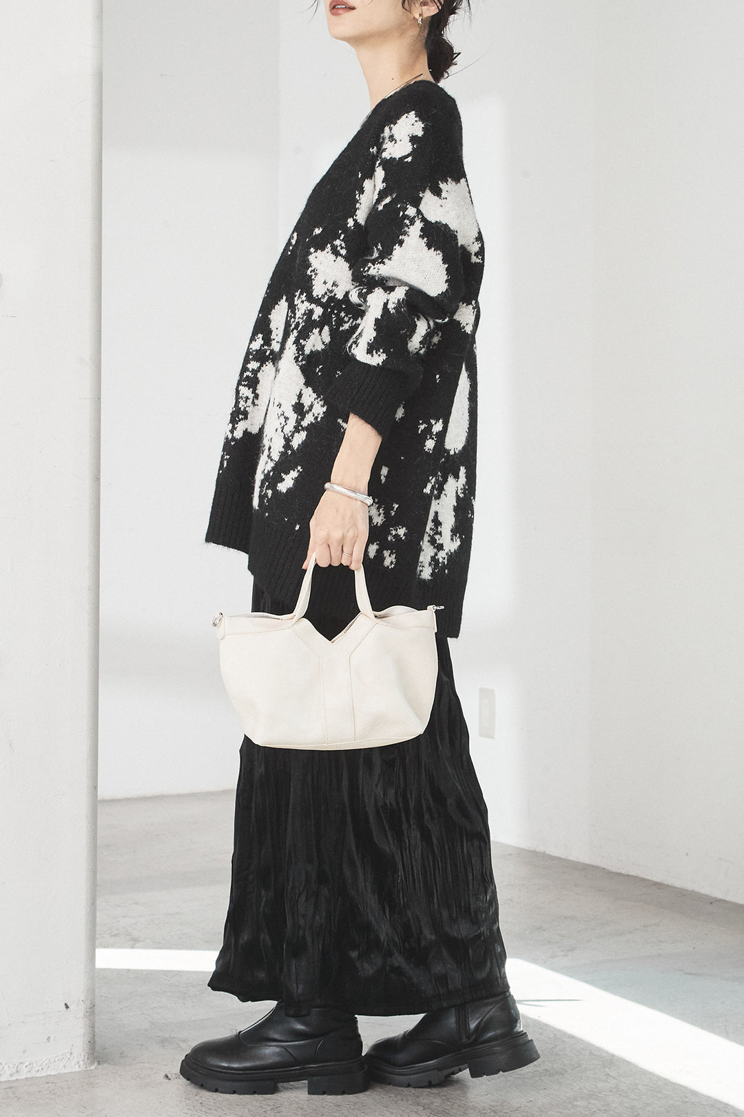 [SET]アブストラクト柄ニットプルオーバー+ベロアロングプリーツスカート(2set)