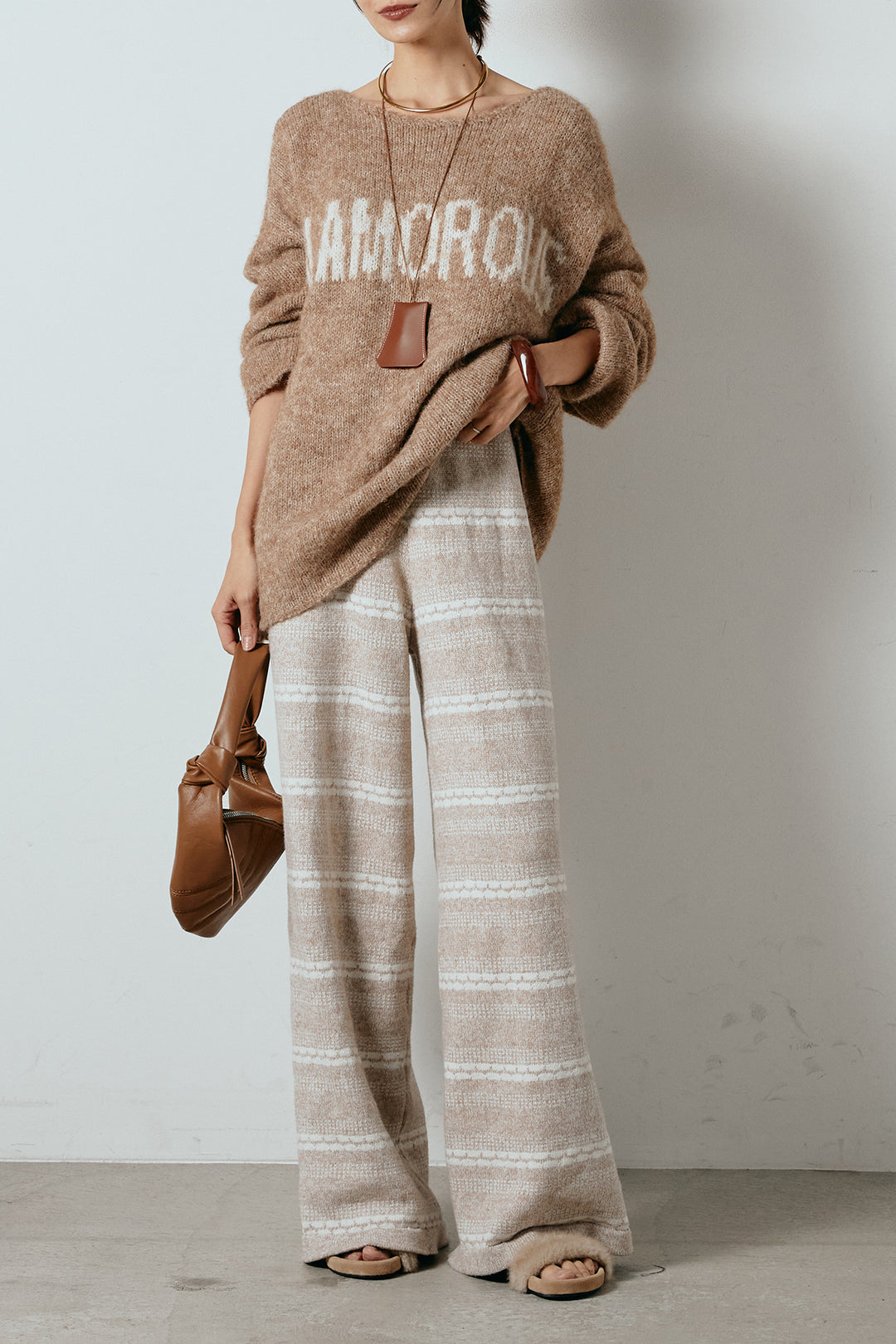 [SET]フロントロゴデザインニットトップス+マルチライン柄リラックスニットパンツ(2set)