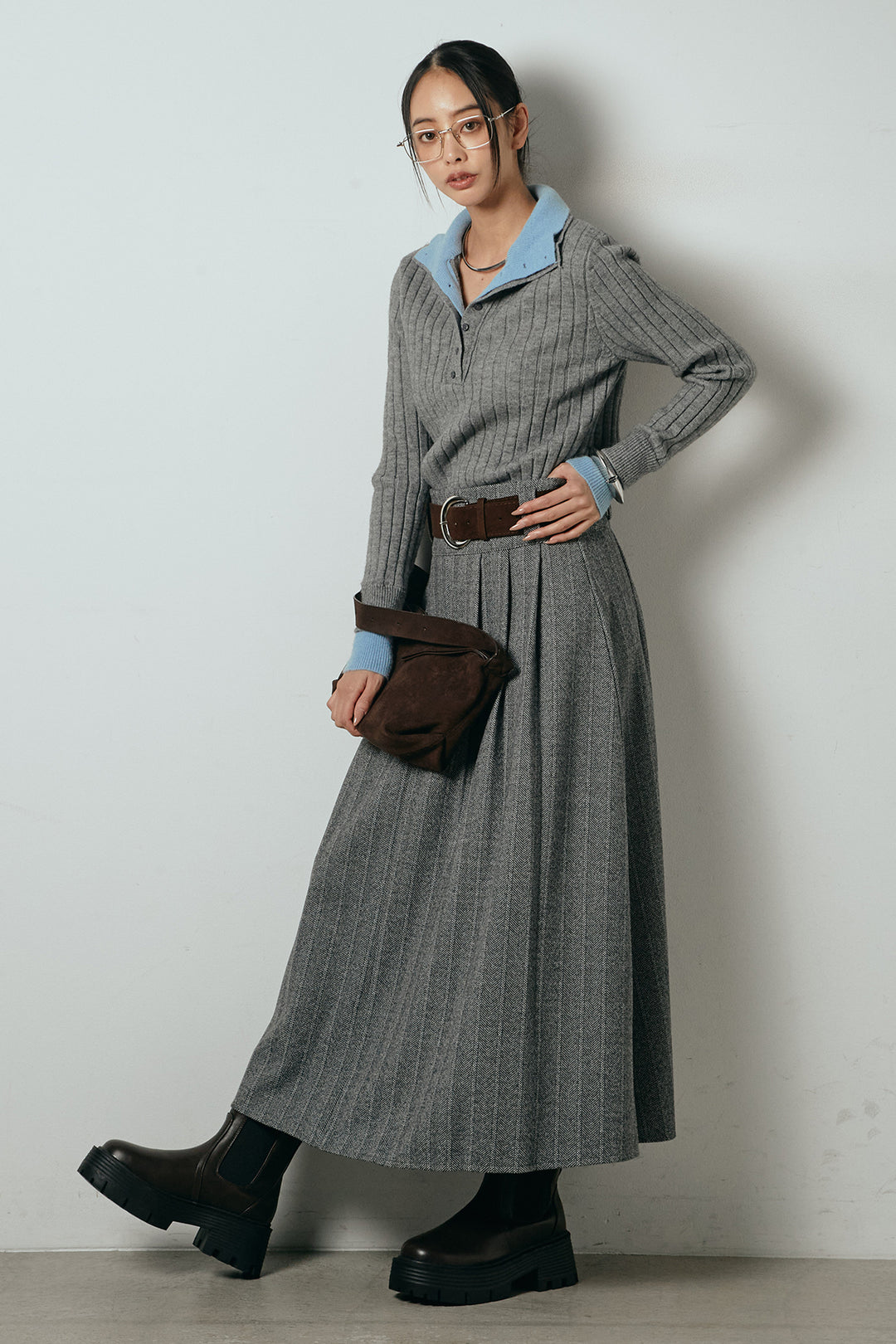 [SET]レイヤード風リブニットトップス+太ベルト付きヘリンボーンプリーツスカート(2set)