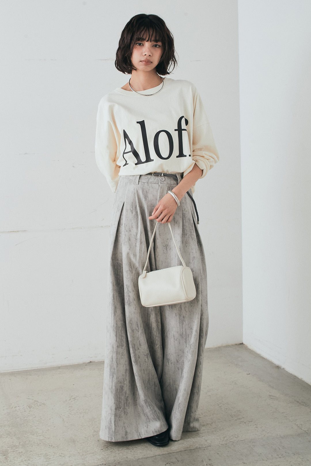[SET]裾センタードロストロゴプリントワイドTシャツ+紐ベルト付きかすれ柄ワイドスラックス(2set)
