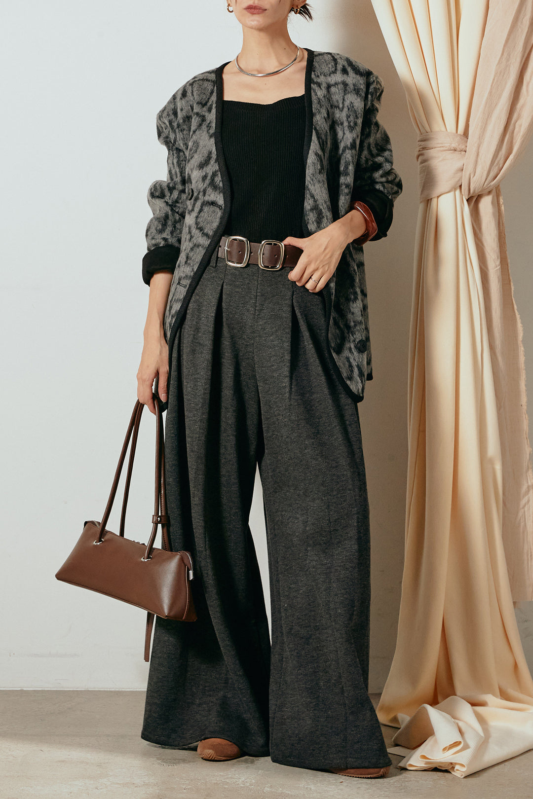 [SET]ノーカラーレオパード柄アウター+フェイクレザー太ベルト付きタックワイドパンツ(2set)