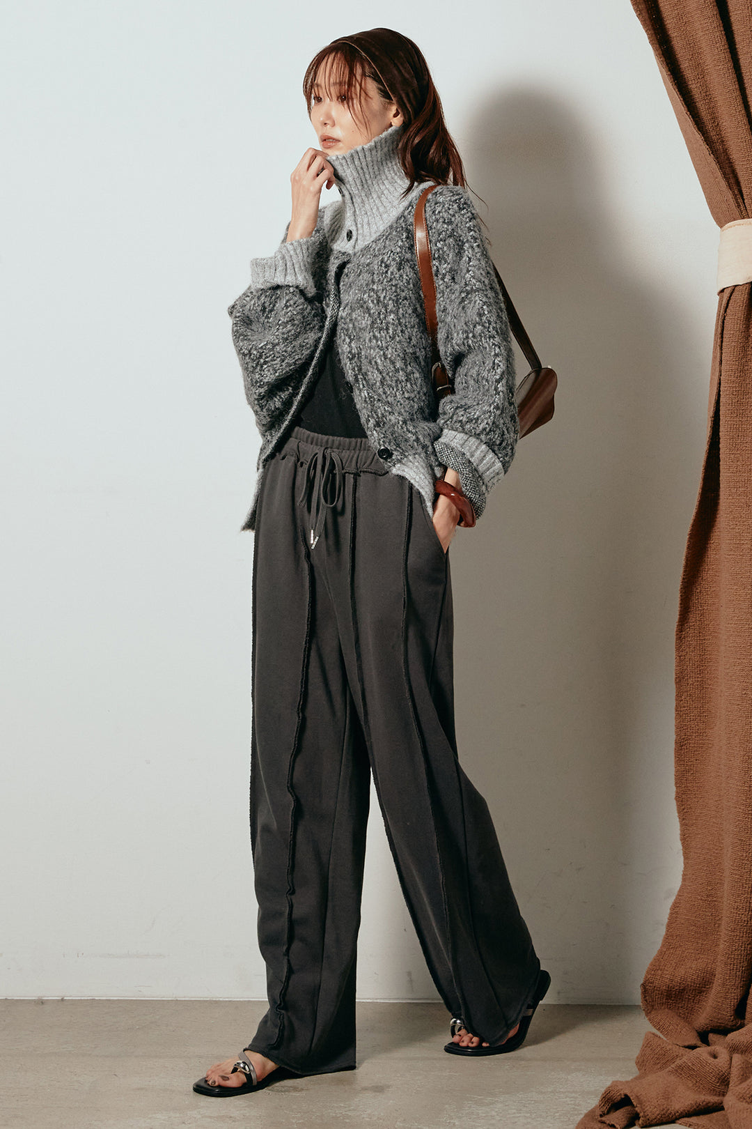 [SET]ハイネックミックスニットトップス+フロントラインデザインワイドスウェットパンツ(2set)