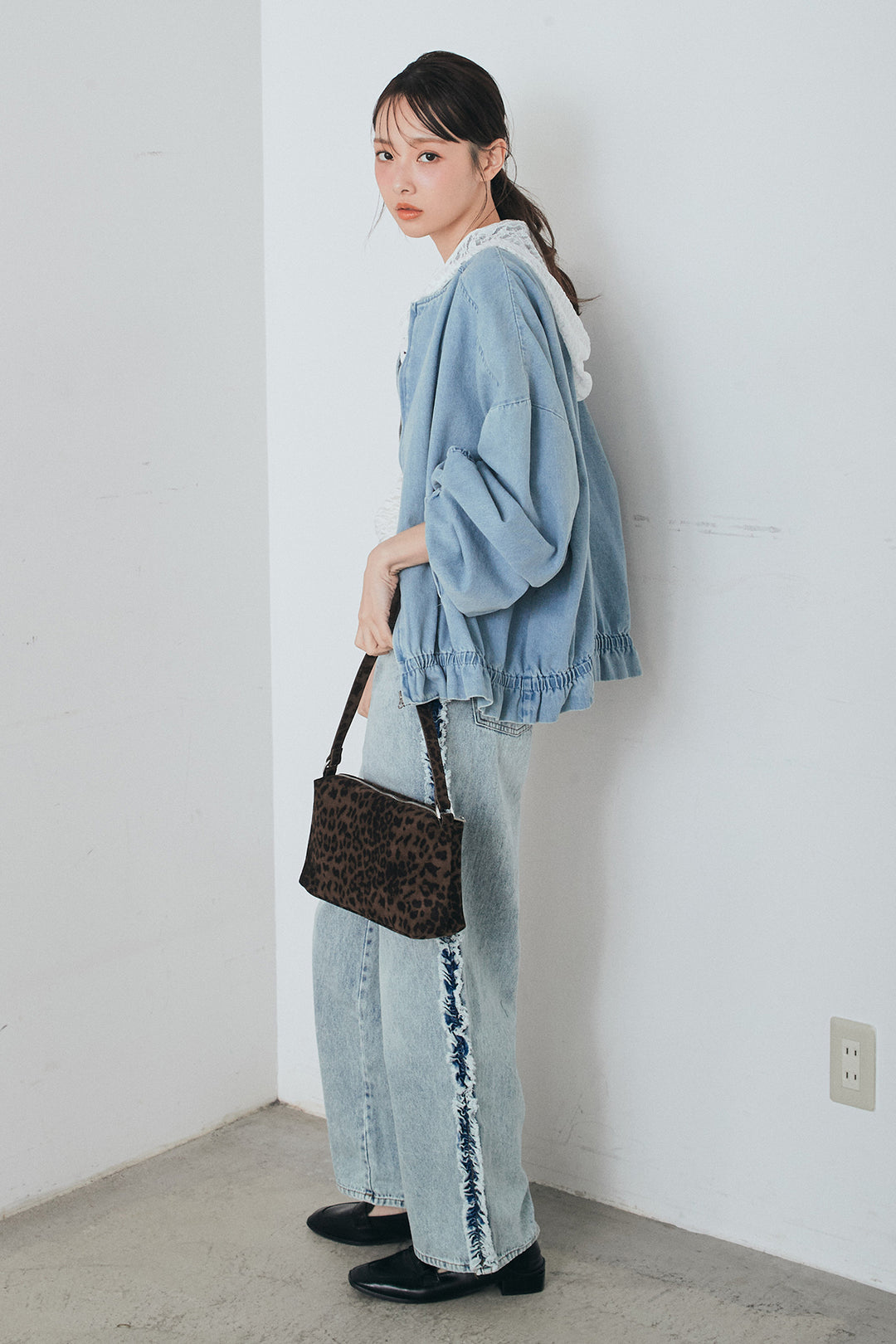 [SET]袖シャーリング裾フリルデニムブルゾン+デニムサイドフリルパンツ(2set)