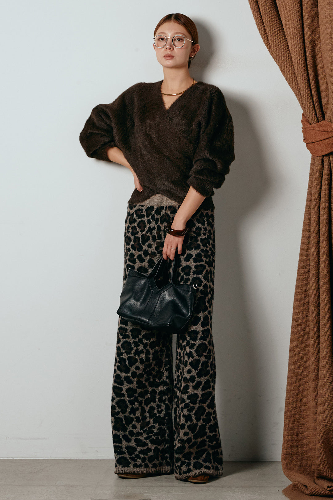 [SET]シャギーカシュクールニットトップス+リラックスレオパード柄ニットパンツ(2set)