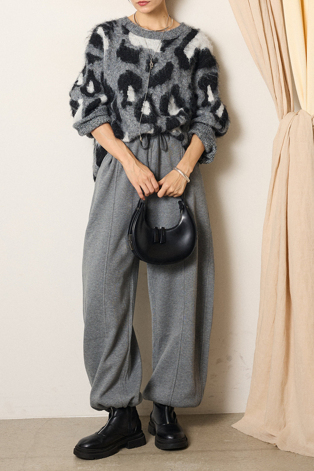 [SET]ルーズアニマルモヘアニットトップス+スウェットワイドカーブパンツ(2set)
