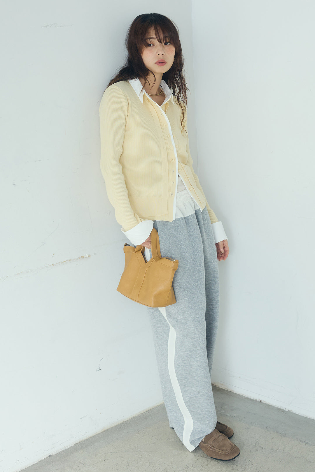 [SET]シャツドッキングボタンニットカーディガン+異素材切り替えスウェットパンツ(2set)