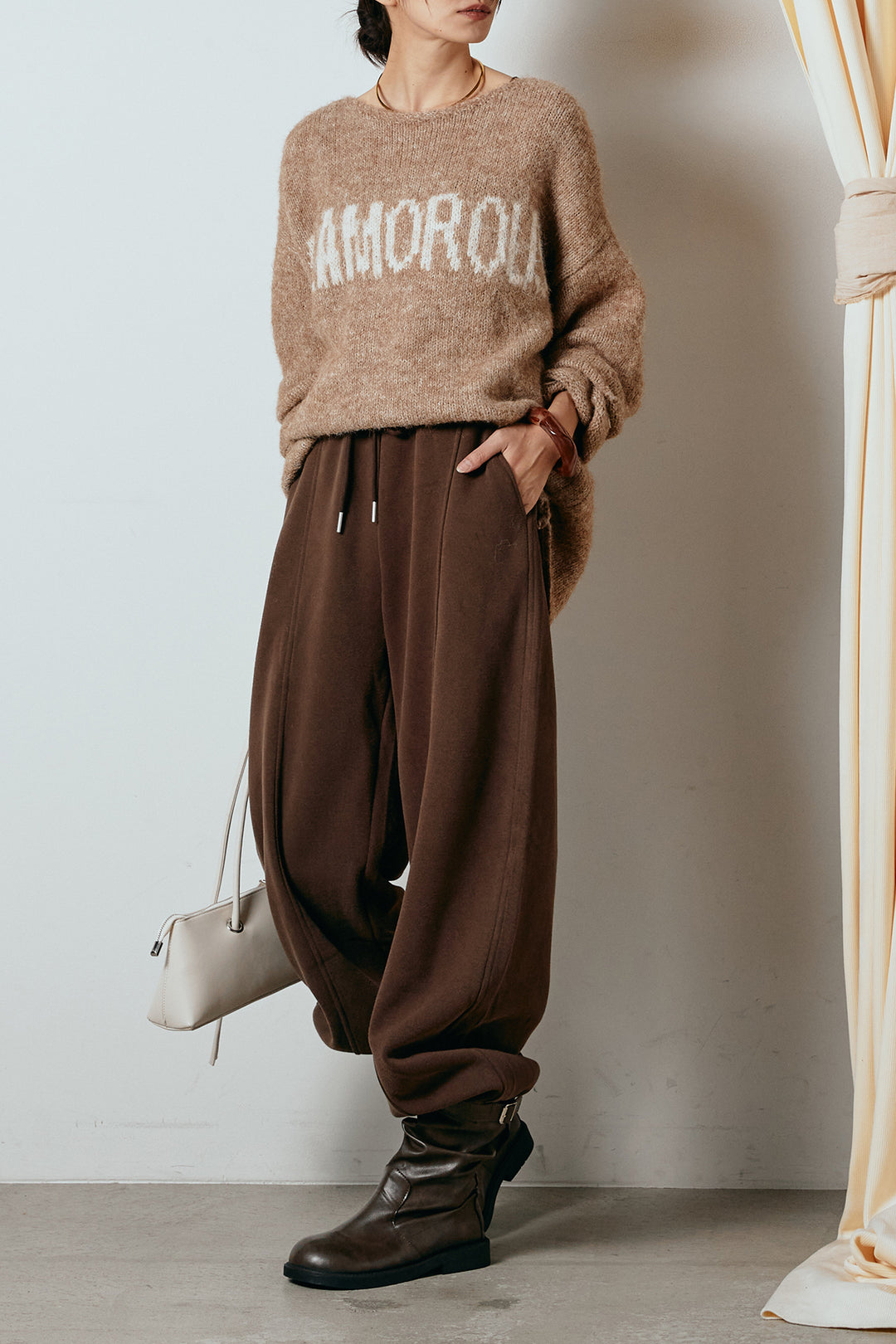 [SET]フロントロゴデザインニットトップス+スウェットワイドカーブパンツ(2set)