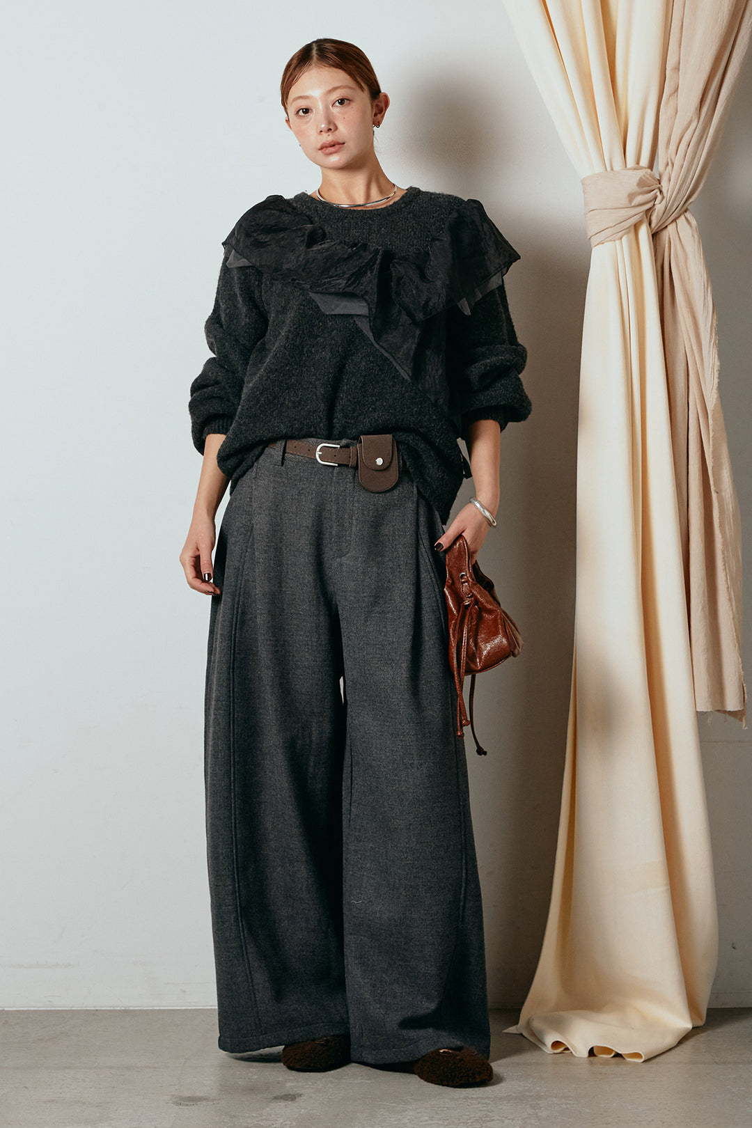 [SET]アシンメトリーフリルニットトップス+ポーチベルト付きカーブパンツ(2set)