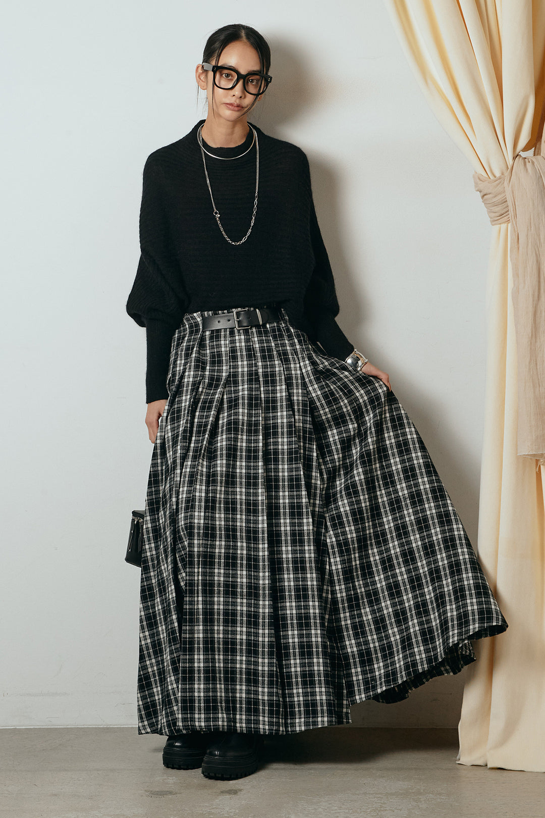 [SET]ポンチョシルエット透かしニットトップス+ベルト付きタータンチェックプリーツスカート(2set)