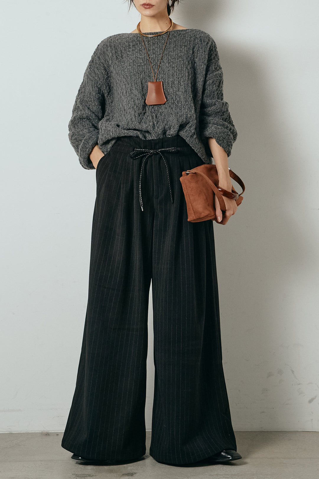 [SET]ボリューム編みニットプルオーバー+編みベルト付きピンストライプワイドパンツ(2set)